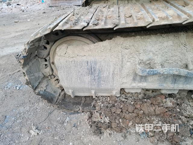 左驅(qū)動輪（行走機(jī)構(gòu)）