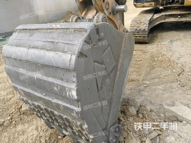 大臂根部?斜視(工作和回轉(zhuǎn)裝置) 大臂根部?斜視(工作和回轉(zhuǎn)裝置)