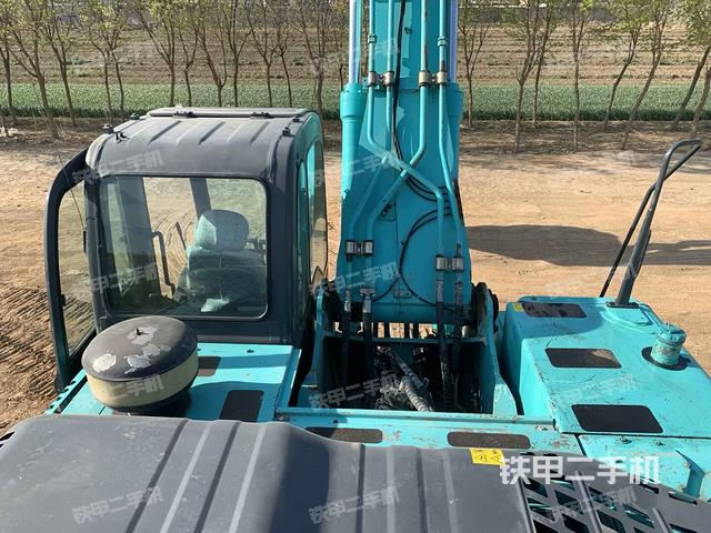 駕駛室頂部（整機(jī)外觀）