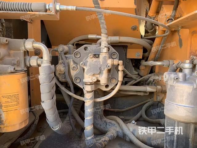 液壓泵艙室正面整體（整機(jī)外觀）