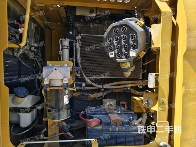 散熱器正面(大件艙室) 散熱器正面(大件艙室)