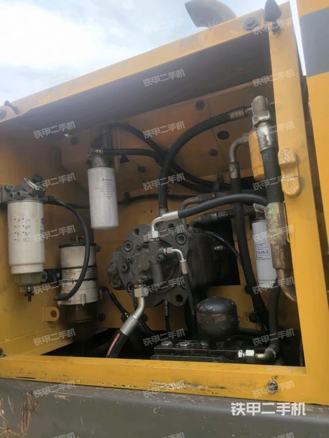 液壓泵斜45?右（大件艙室）