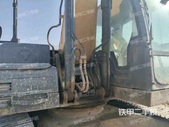 大臂根部?斜視(工作和回轉(zhuǎn)裝置) 大臂根部?斜視(工作和回轉(zhuǎn)裝置)