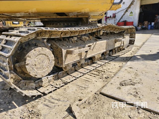 左側(cè)履帶整體?(行走機(jī)構(gòu)) 左側(cè)履帶整體?(行走機(jī)構(gòu))