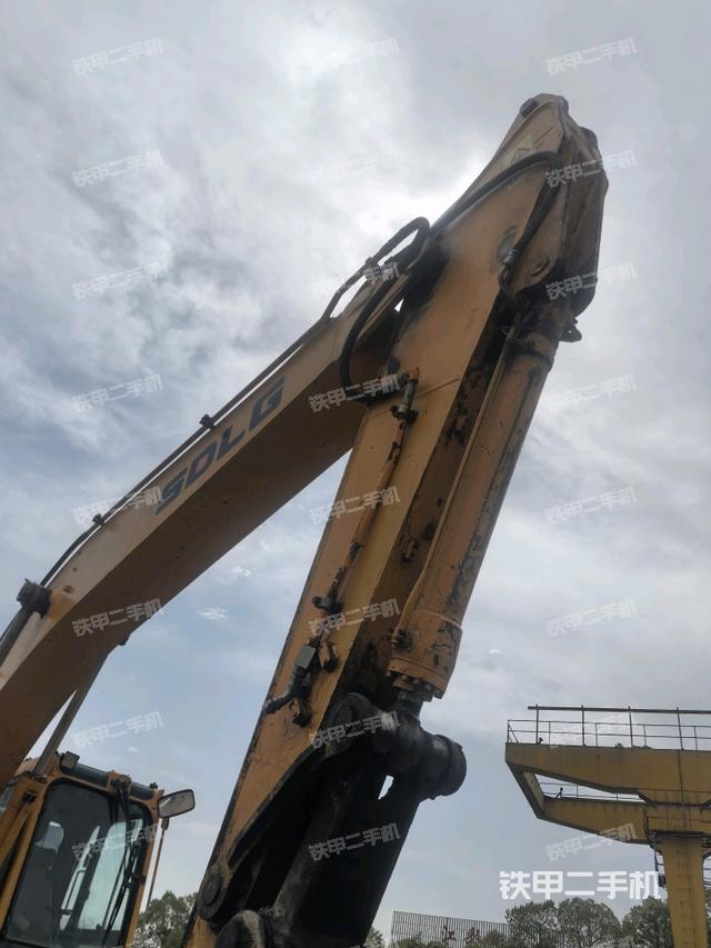 小臂整體右前（工作和回轉裝置）