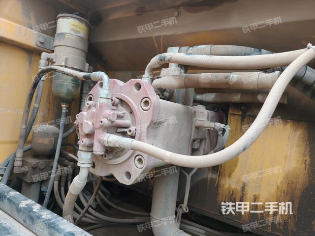 液壓泵艙室正面整體(整機(jī)外觀) 液壓泵艙室正面整體(整機(jī)外觀)