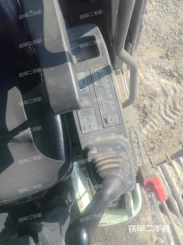 座椅左側(cè)控制臺(tái)/音響/含左手柄（駕駛室部分）