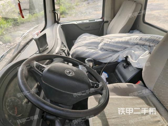 操作室內(nèi)部（起重機(jī)駕駛室正側(cè)及內(nèi)部，操作室及內(nèi)部）