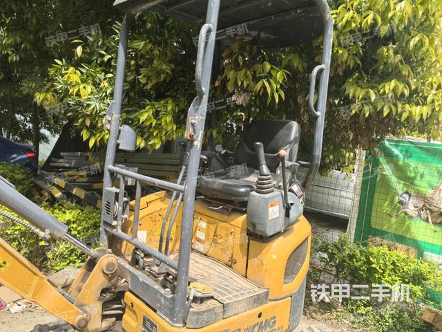 ?駕駛室正側(cè)（駕駛室部分）