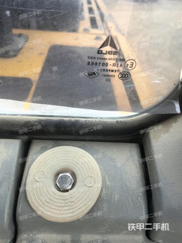 后窗玻璃角標（駕駛室部分）