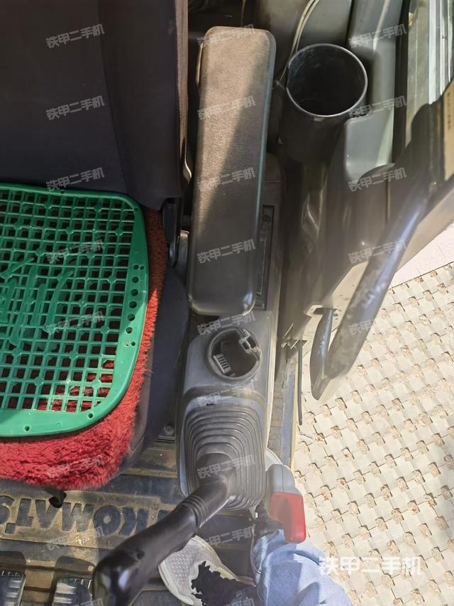 駕駛室整體(整機(jī)外觀) 駕駛室整體(整機(jī)外觀)