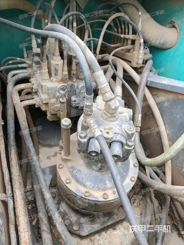 回轉(zhuǎn)馬達和主控閥（整機外觀）