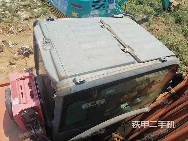 驾驶室顶部（整机外观）