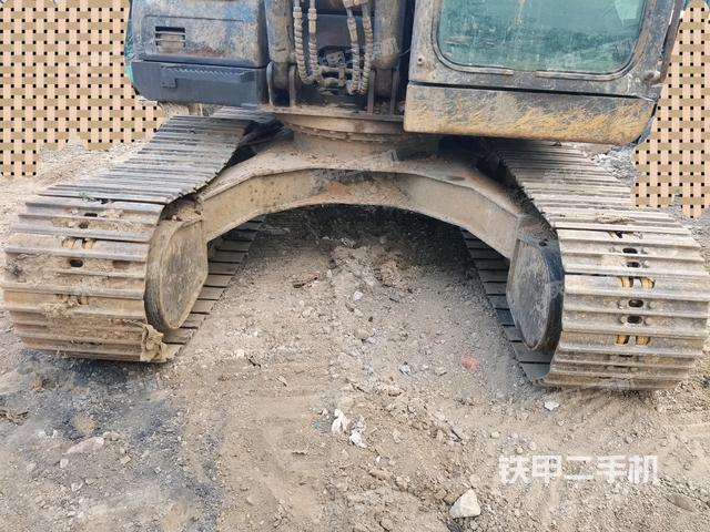 轉(zhuǎn)盤(pán)和下車(chē)架正前(工作和回轉(zhuǎn)裝置) 轉(zhuǎn)盤(pán)和下車(chē)架正前(工作和回轉(zhuǎn)裝置)