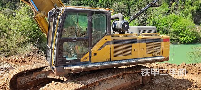 駕駛室整體（整機外觀）