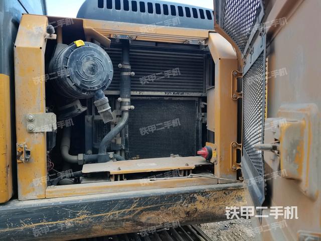 散熱器正面(大件艙室) 散熱器正面(大件艙室)