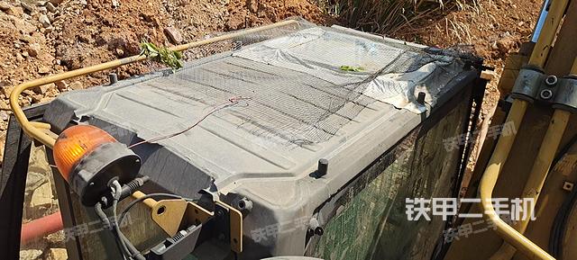 駕駛室頂部（整機外觀）