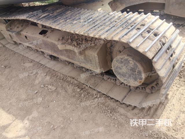 單側(cè)履帶整體(整機外觀) 單側(cè)履帶整體(整機外觀)