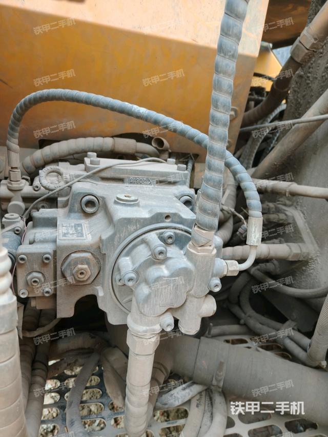 液壓泵艙室正面整體（整機(jī)外觀）