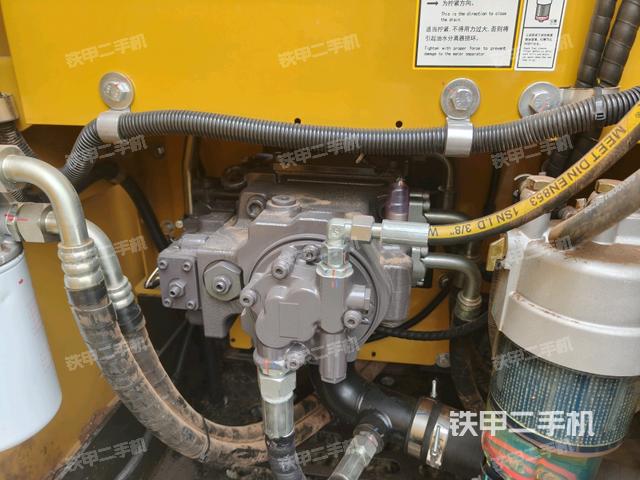 液壓泵艙室正面整體(整機(jī)外觀) 液壓泵艙室正面整體(整機(jī)外觀)