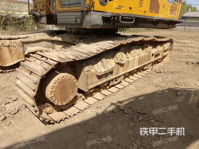 單側(cè)履帶整體(整機外觀) 單側(cè)履帶整體(整機外觀)