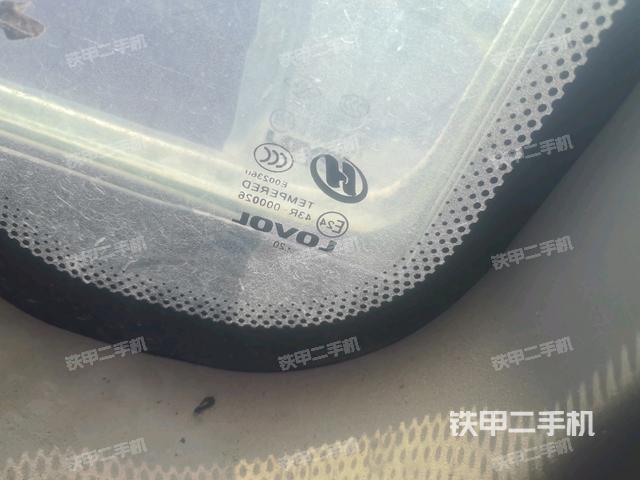 左后方玻璃角標(biāo)（駕駛室部分）