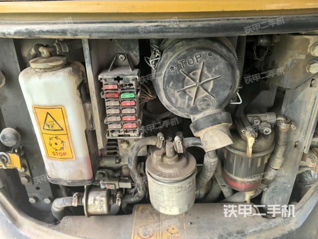 發(fā)動(dòng)機(jī)室（上車部件）