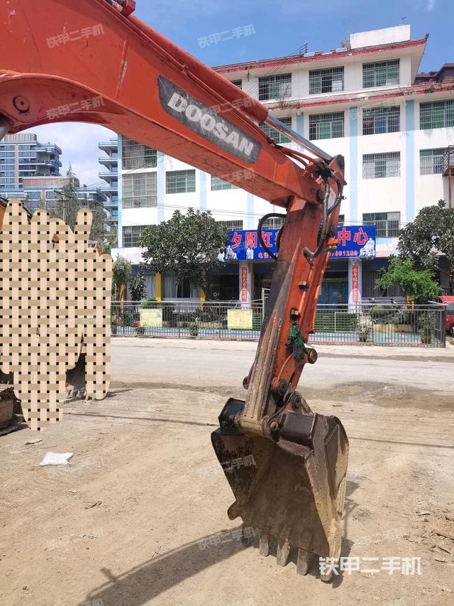 小臂整體右前(工作和回轉(zhuǎn)裝置) 小臂整體右前(工作和回轉(zhuǎn)裝置)