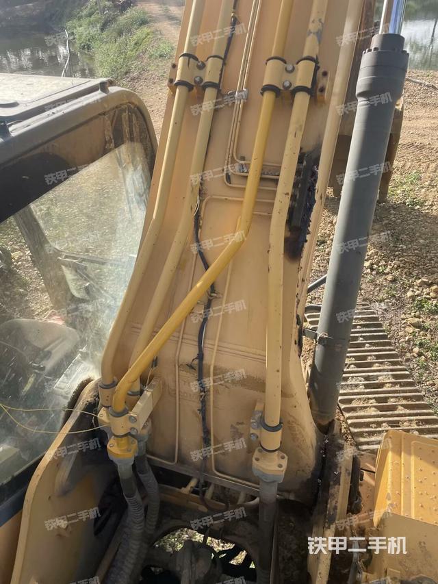 小臂整體左后(工作和回轉(zhuǎn)裝置) 小臂整體左后(工作和回轉(zhuǎn)裝置)