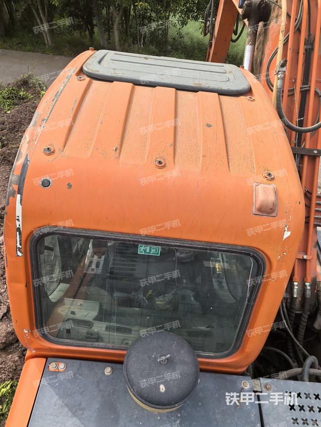 驾驶室顶部（整机外观）