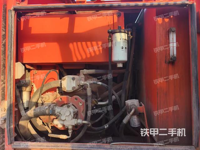 液壓泵艙室正面整體(整機(jī)外觀) 液壓泵艙室正面整體(整機(jī)外觀)