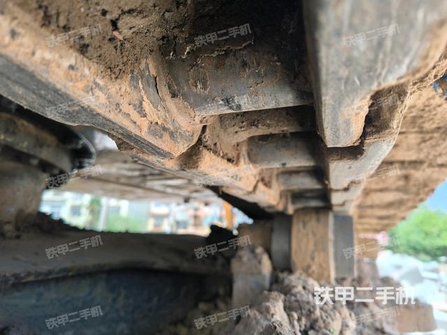 單側(cè)履帶整體(整機外觀) 單側(cè)履帶整體(整機外觀)