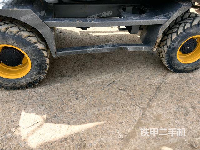 左側(cè)履帶整體?(行走機(jī)構(gòu)) 左側(cè)履帶整體?(行走機(jī)構(gòu))