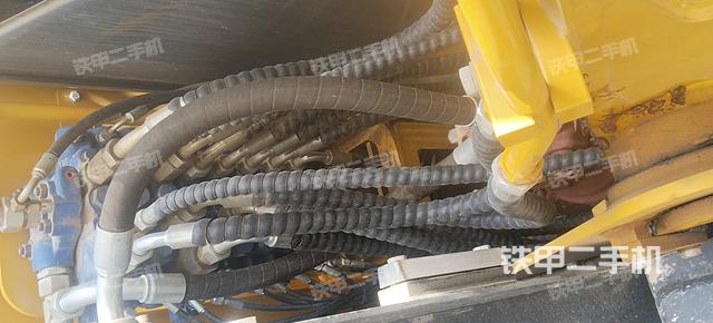 回转马达和主控阀（整机外观）