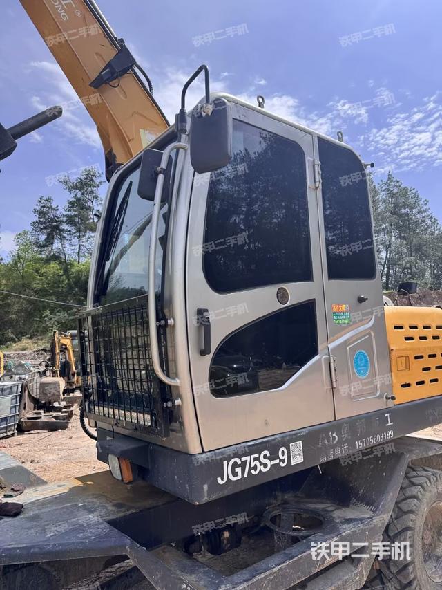 轉(zhuǎn)盤和下車架正前（工作和回轉(zhuǎn)裝置）