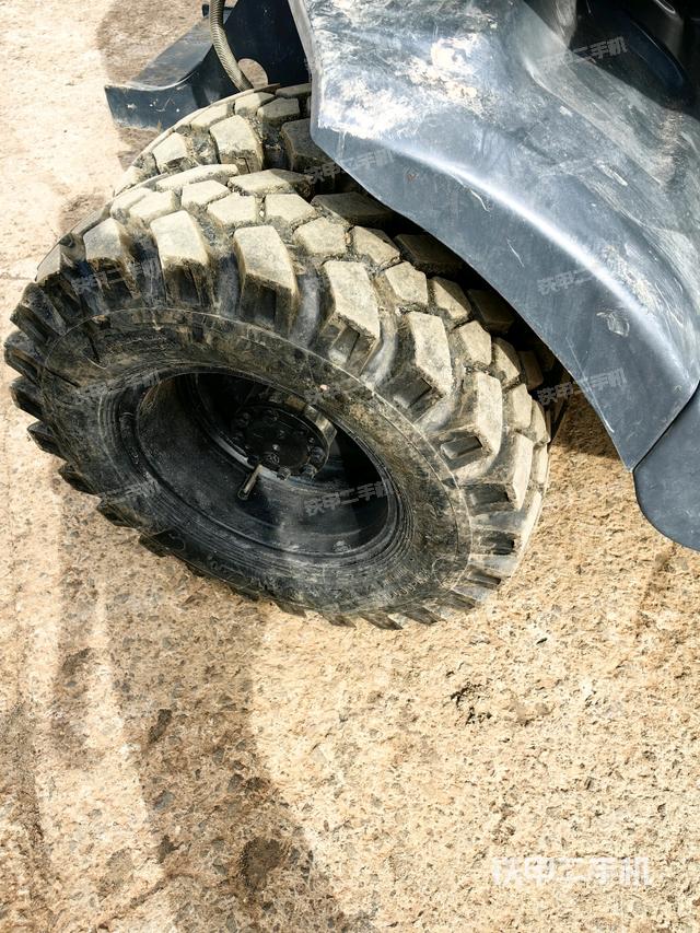 右驅(qū)動(dòng)輪(行走機(jī)構(gòu)) 右驅(qū)動(dòng)輪(行走機(jī)構(gòu))