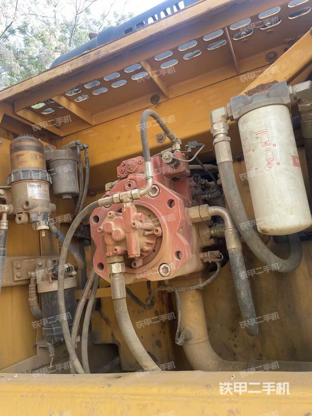 液壓泵斜45?左(大件艙室) 液壓泵斜45?左(大件艙室)