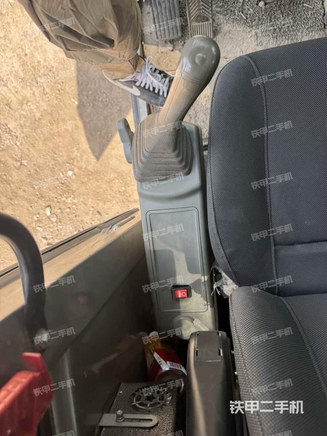 座椅右側(cè)控制臺/鑰匙門/油門/含右手柄（駕駛室部分）