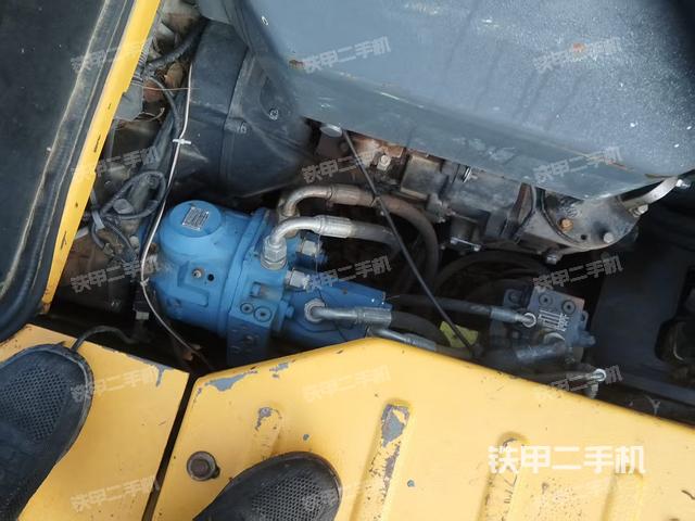 回轉馬達和主控閥（整機外觀）