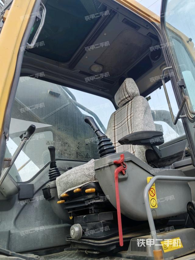 駕駛室整體(整機外觀) 駕駛室整體(整機外觀)
