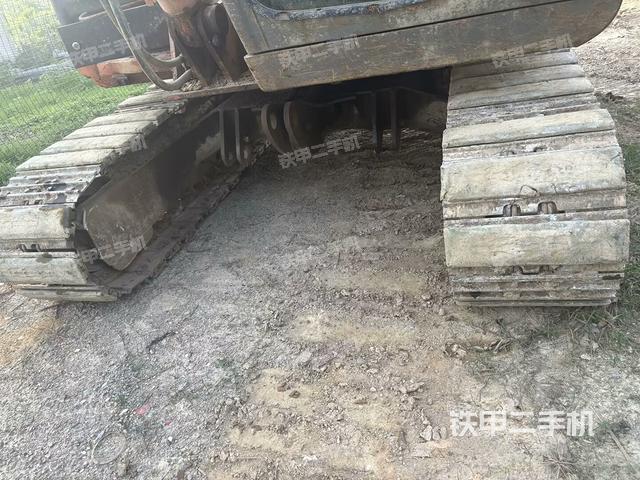 轉(zhuǎn)盤和下車架正前(工作和回轉(zhuǎn)裝置) 轉(zhuǎn)盤和下車架正前(工作和回轉(zhuǎn)裝置)