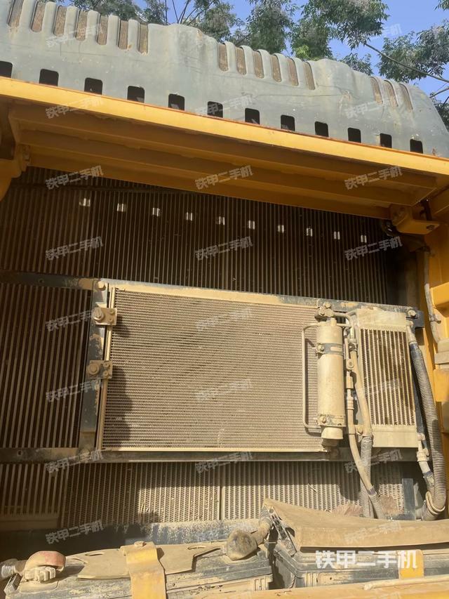 散熱器正面(大件艙室) 散熱器正面(大件艙室)