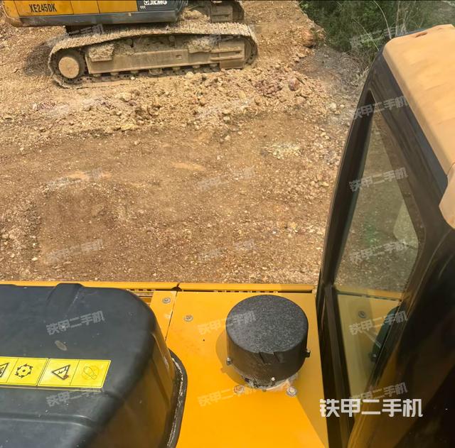 駕駛室頂部(整機外觀) 駕駛室頂部(整機外觀)