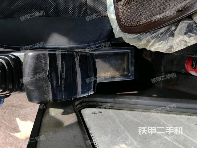 座椅左側控制臺/音響/含左手柄(駕駛室部分) 座椅左側控制臺/音響/含左手柄(駕駛室部分)