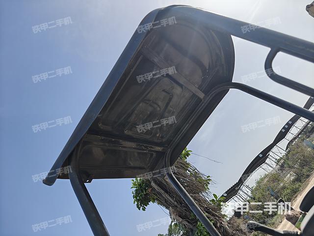 驾驶室顶部（整机外观）