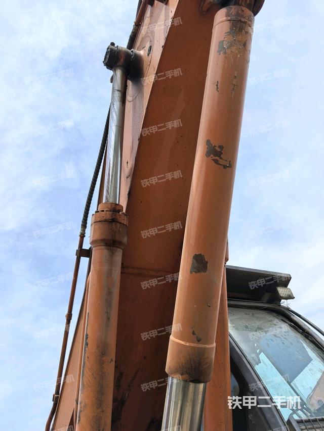 大臂油缸整體?豎拍(工作和回轉(zhuǎn)裝置) 大臂油缸整體?豎拍(工作和回轉(zhuǎn)裝置)