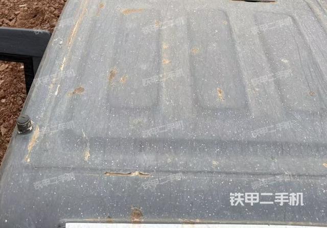 駕駛室頂部(整機外觀) 駕駛室頂部(整機外觀)