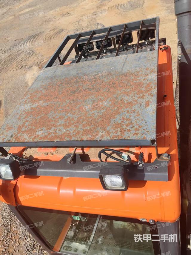 駕駛室頂部（整機(jī)外觀(guān)）