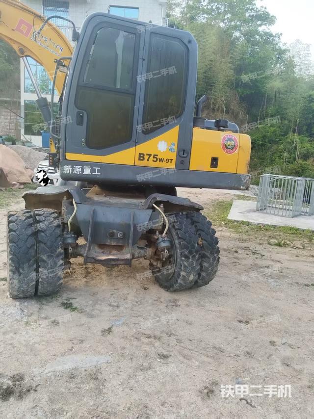 駕駛室整體（整機外觀）