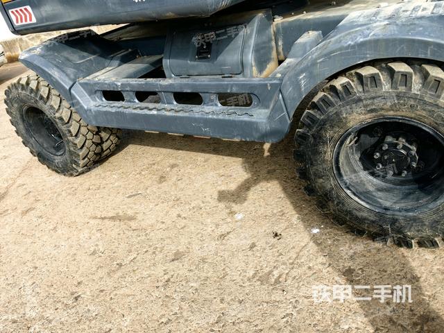 左側(cè)履帶整體?(行走機(jī)構(gòu)) 左側(cè)履帶整體?(行走機(jī)構(gòu))